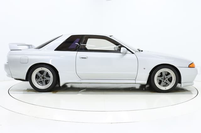 1992 Nissan Skyline JDM car for sale — photo 6 of 10