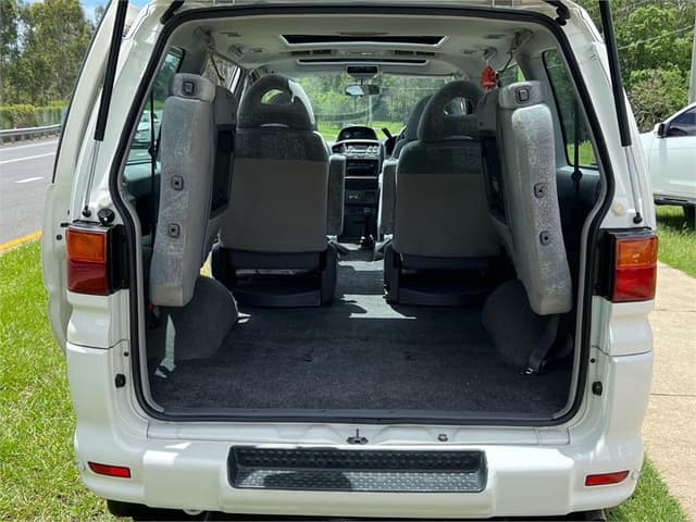 2001 Mitsubishi Delica JDM car for sale — photo 16 of 17