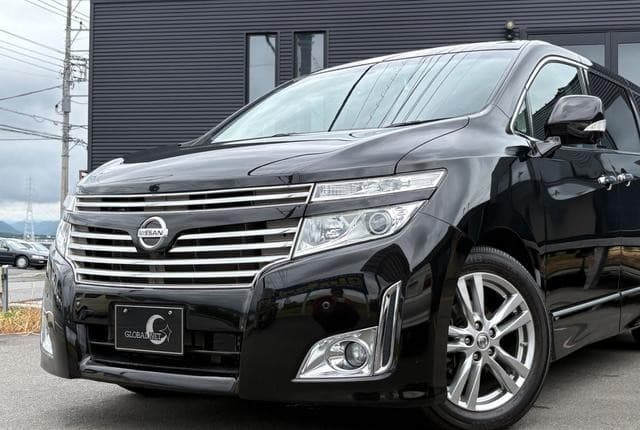 2010 Nissan Elgrand JDM car for sale — photo 2 of 25