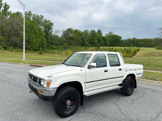 1992 Toyota Hilux JDM car for sale — photo 2 of 10