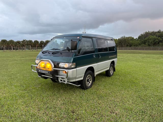 1996 Mitsubishi Delica JDM car for sale — photo 15 of 25