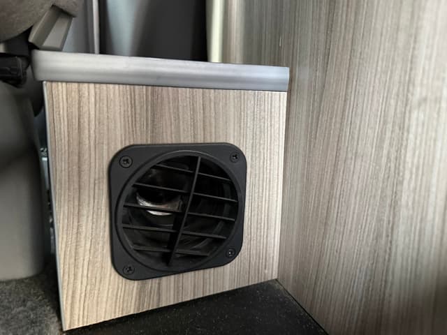 2005 Toyota Alphard JDM car for sale — photo 21 of 25