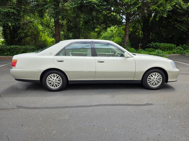 2001 Toyota Crown JDM car for sale — photo 6 of 13