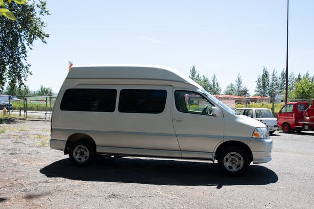 2001 Toyota Grand Hiace JDM car for sale — photo 8 of 15