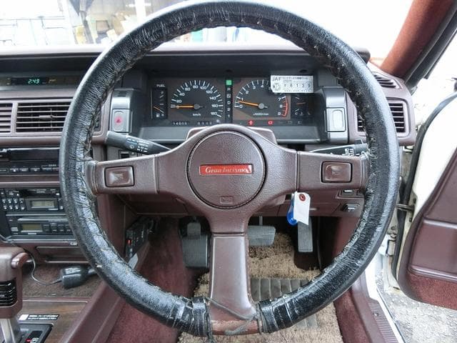 1988 Nissan Gloria JDM car for sale — photo 17 of 25