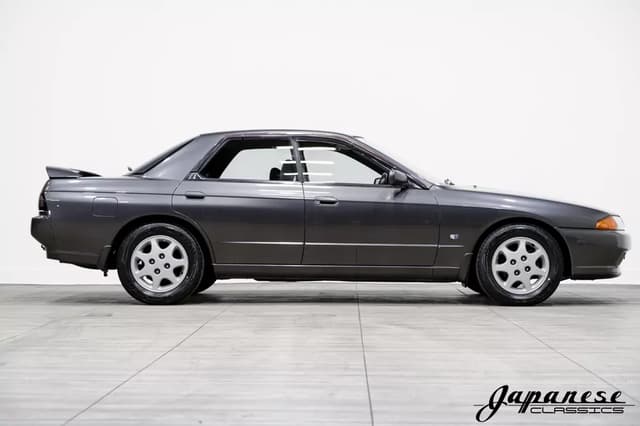 1992 Nissan Skyline JDM car for sale — photo 5 of 25
