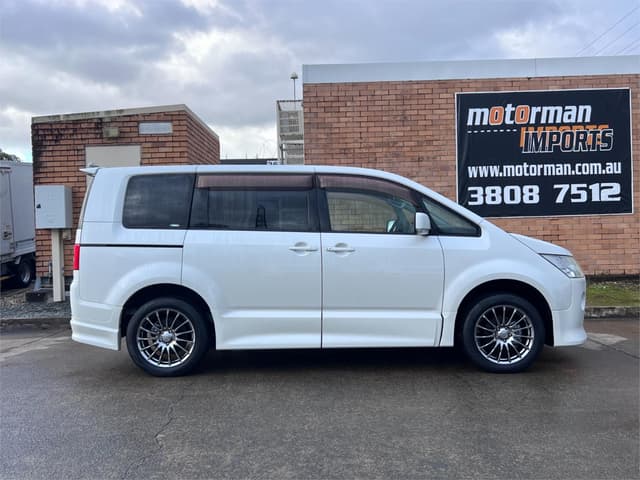 2007 Mitsubishi Delica JDM car for sale — photo 5 of 17