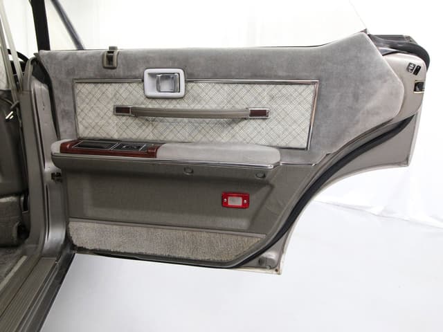 1983 Nissan Gloria JDM car for sale — photo 21 of 25