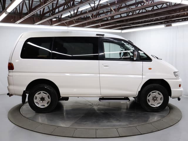 1998 Mitsubishi Delica JDM car for sale — photo 7 of 25