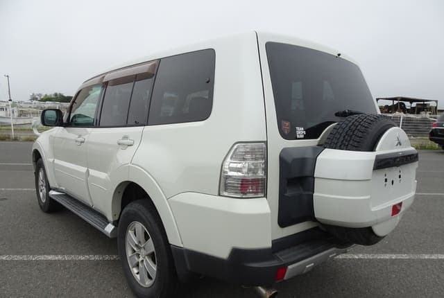 2009 Mitsubishi Pajero JDM car for sale — photo 3 of 25