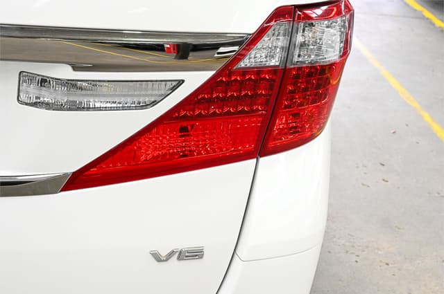 2011 Toyota Alphard JDM car for sale — photo 9 of 25