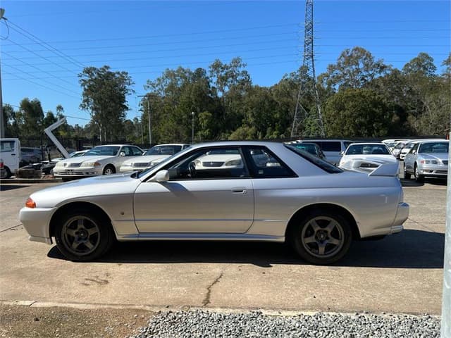 1992 Nissan Skyline JDM car for sale — photo 9 of 21