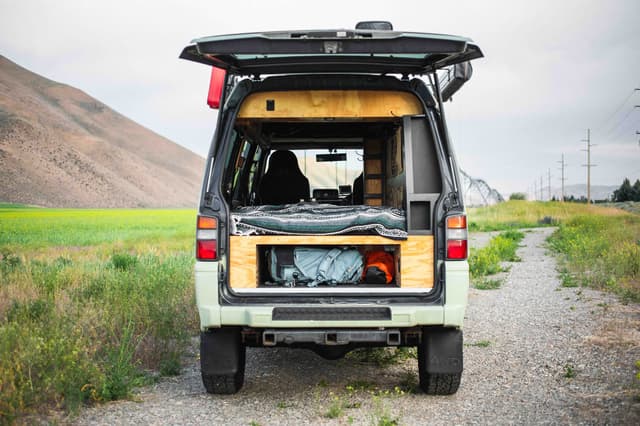 1995 Mitsubishi Delica JDM car for sale — photo 5 of 25