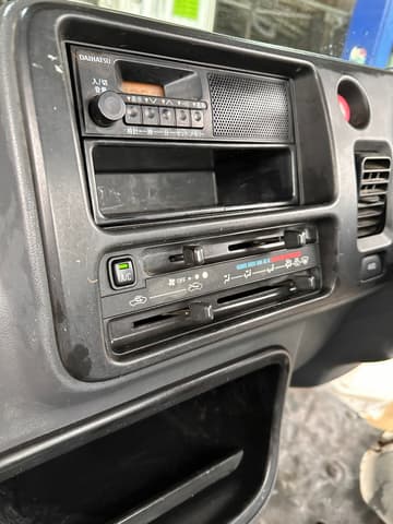 2005 Daihatsu Hijet JDM car for sale — photo 11 of 25