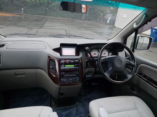 2000 Nissan Elgrand JDM car for sale — photo 12 of 25