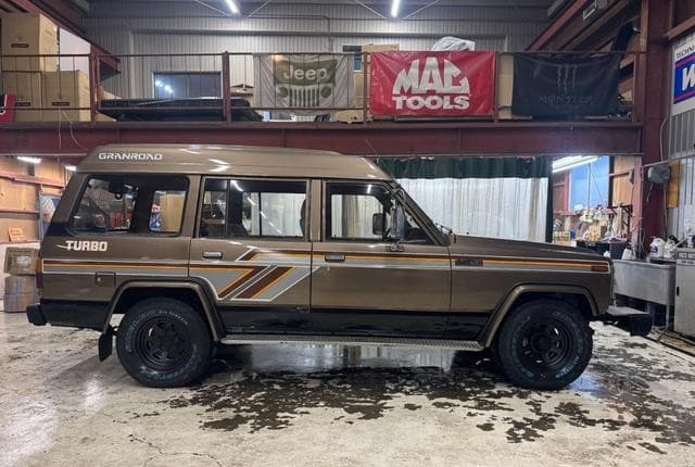 1986 Nissan Safari JDM car for sale — photo 4 of 25