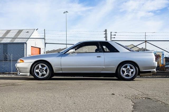 1993 Nissan Skyline JDM car for sale — photo 3 of 19