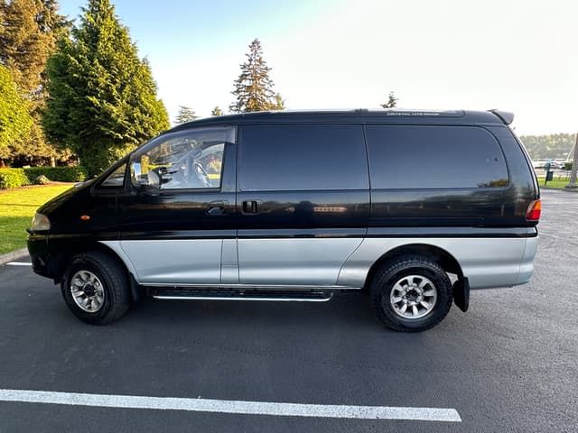 1994 Mitsubishi Delica JDM car for sale — photo 10 of 10