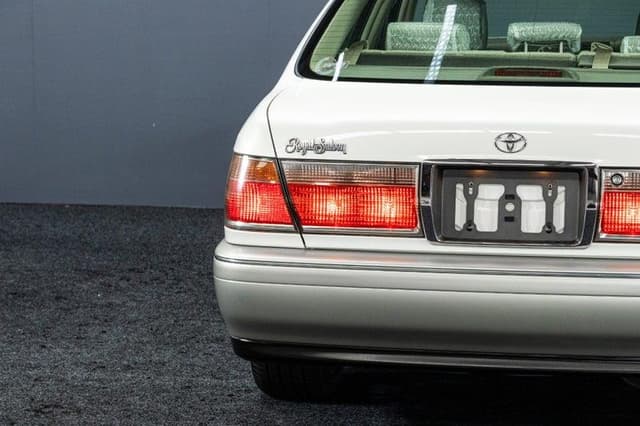 2001 Toyota Crown JDM car for sale — photo 6 of 18