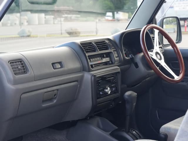 1998 Suzuki Jimny JDM car for sale — photo 19 of 25