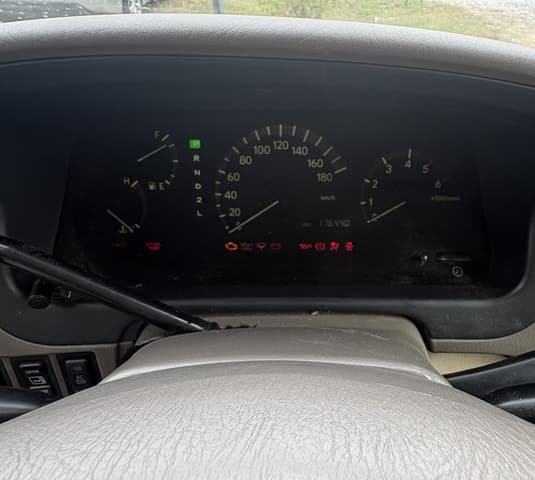 1999 Toyota Grand Hiace JDM car for sale — photo 6 of 17