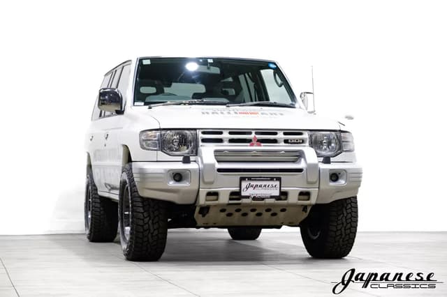1997 Mitsubishi Pajero JDM car for sale — photo 2 of 25
