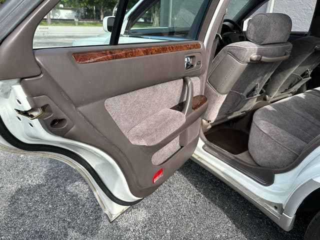 1996 Nissan Cima JDM car for sale — photo 3 of 19