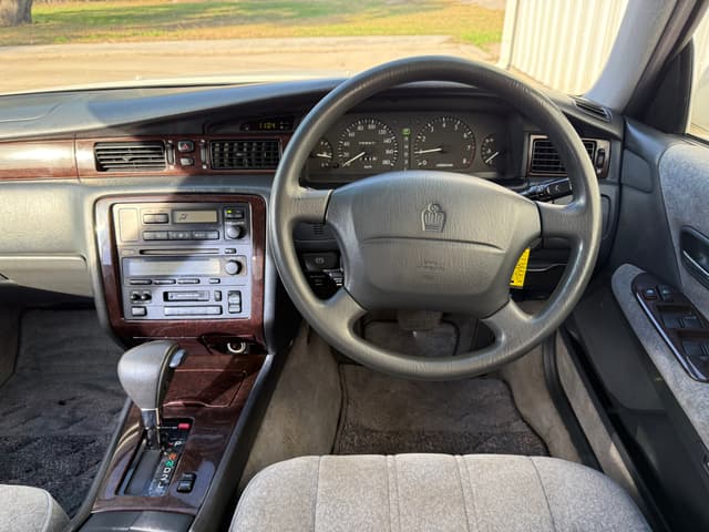 1996 Toyota Crown JDM car for sale — photo 20 of 21