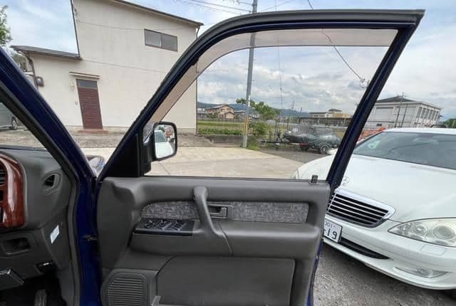 1998 Isuzu Bighorn JDM car for sale — photo 17 of 20
