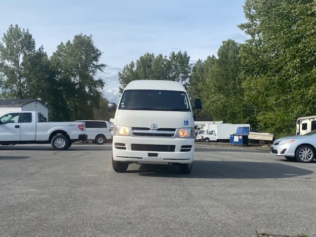 2006 Toyota HiAce JDM car for sale — photo 11 of 12