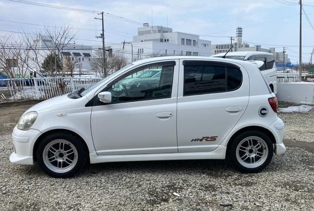 2003 Toyota Vitz JDM car for sale — photo 9 of 25