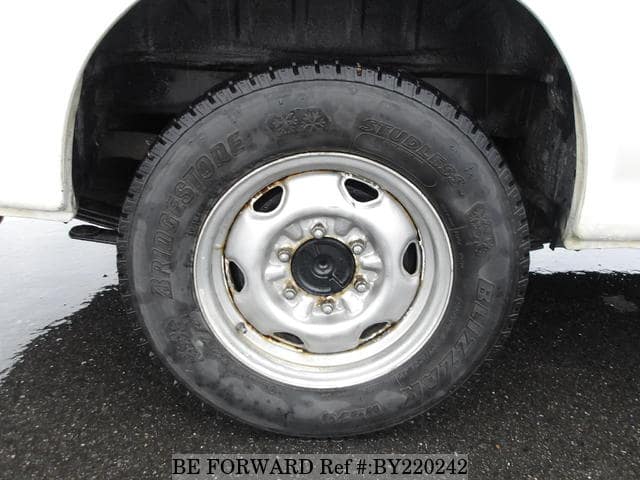 2002 Toyota HiAce JDM car for sale — photo 11 of 25