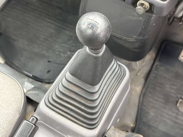 1998 Mitsubishi Minicab JDM car for sale — photo 12 of 24