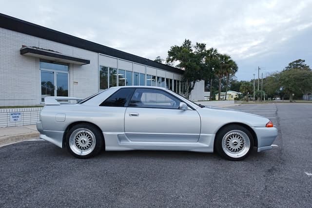 1992 Nissan Skyline JDM car for sale — photo 4 of 18