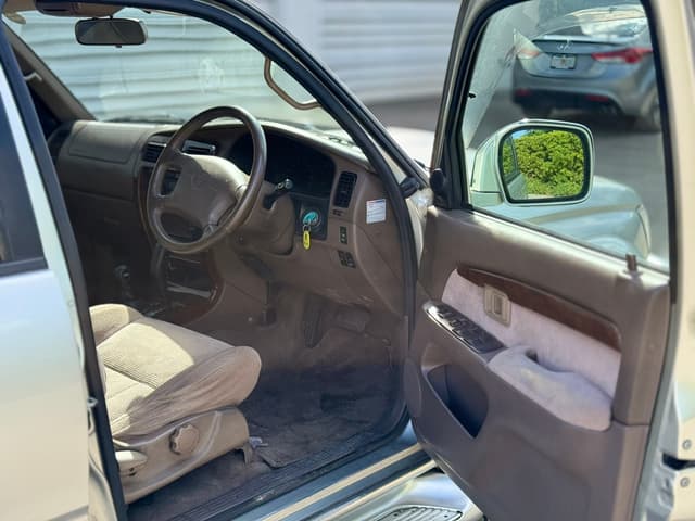1999 Toyota Hilux Surf JDM car for sale — photo 10 of 13