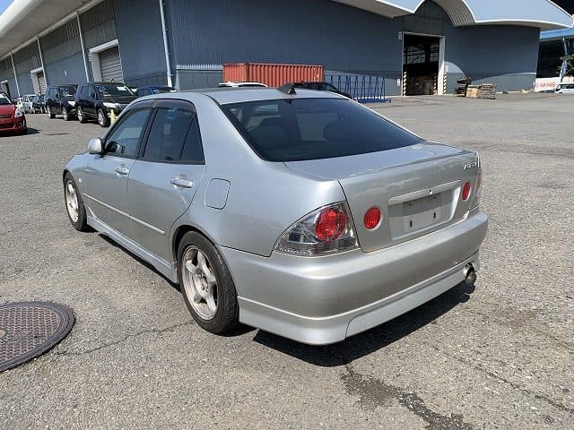 1999 Toyota Altezza JDM car for sale — photo 4 of 10