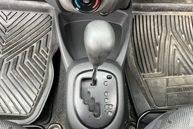 2010 Toyota Vitz JDM car for sale — photo 15 of 25