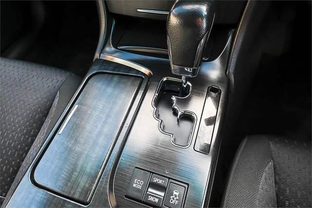 2010 Toyota Crown JDM car for sale — photo 19 of 22