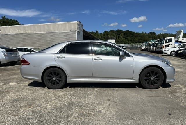 2010 Toyota Crown JDM car for sale — photo 5 of 25
