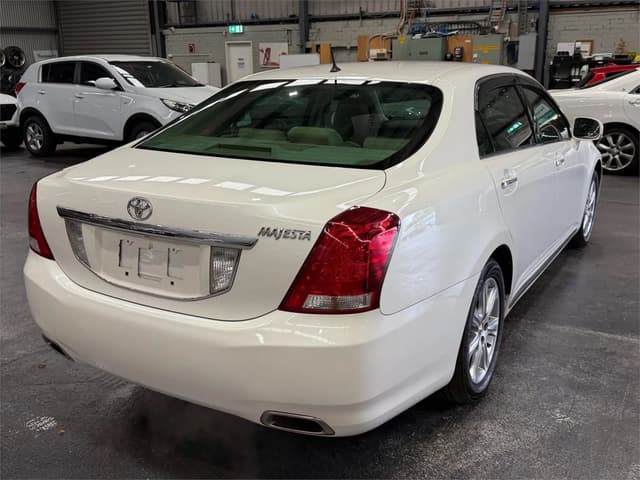 2010 Toyota Crown JDM car for sale — photo 9 of 21