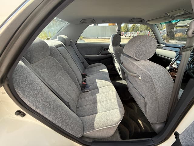 1996 Toyota Crown JDM car for sale — photo 15 of 20