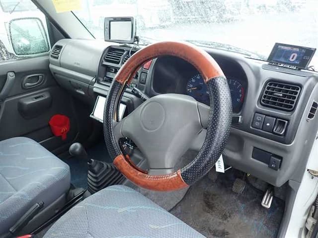 2000 Suzuki Jimny JDM car for sale — photo 18 of 21
