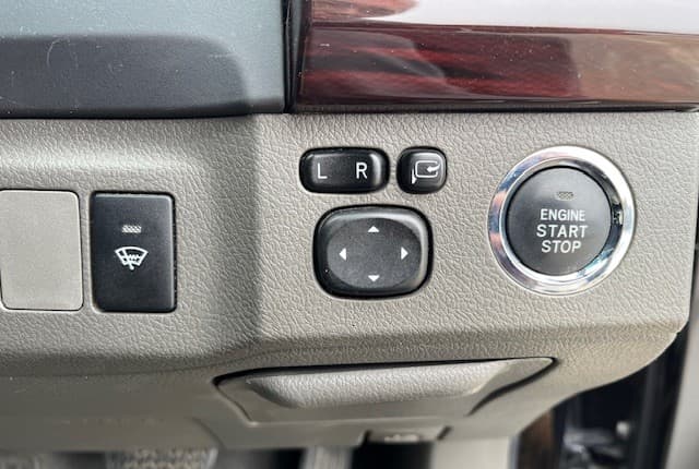 2010 Toyota Mark X JDM car for sale — photo 13 of 25