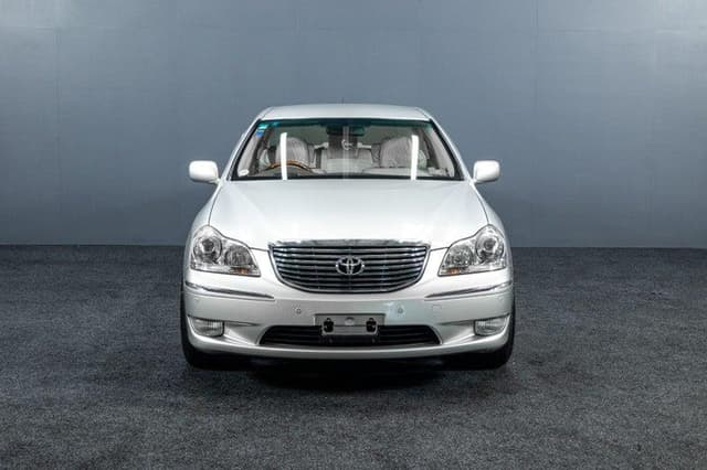 2005 Toyota Majesta JDM car for sale — photo 2 of 19