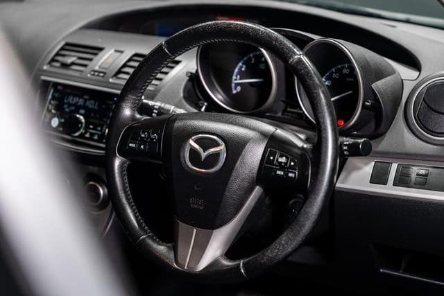 2012 Mazda Axela JDM car for sale — photo 15 of 17