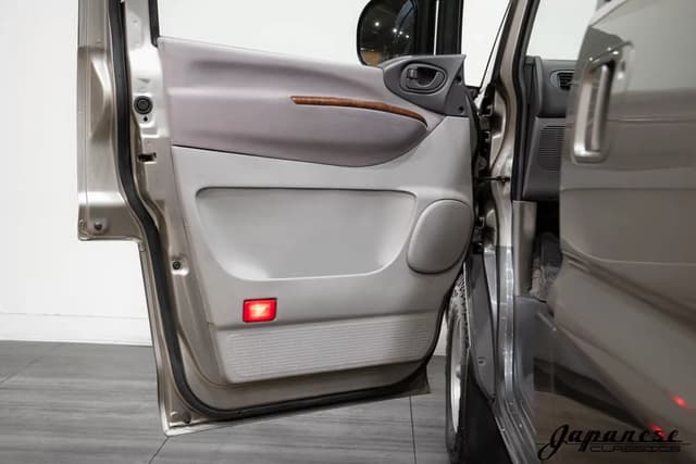 1999 Mitsubishi Delica JDM car for sale — photo 23 of 25