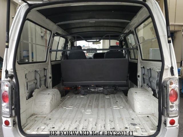 2002 Toyota HiAce JDM car for sale — photo 4 of 6