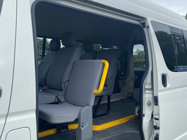 2006 Toyota HiAce JDM car for sale — photo 9 of 17