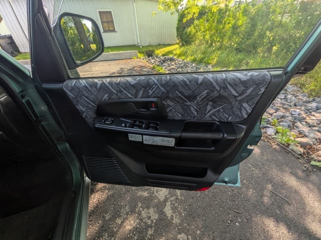 2000 Mitsubishi Pajero JDM car for sale — photo 11 of 17