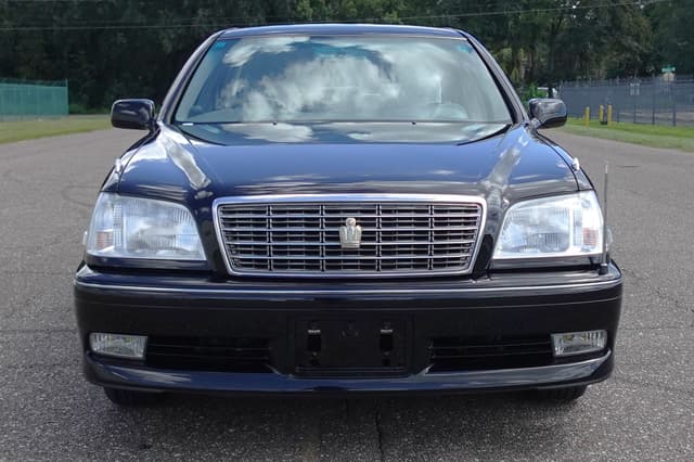 1999 Toyota Crown JDM car for sale — photo 2 of 18